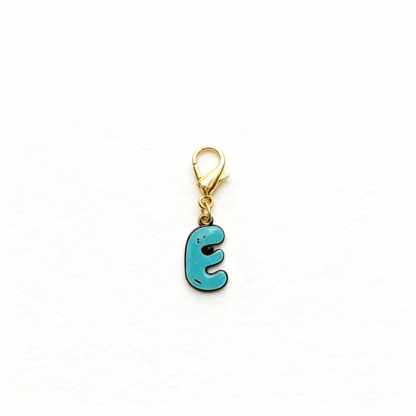 Alphabet Bag Charm – Colorful Initial Clip-On for Kids’ Bags